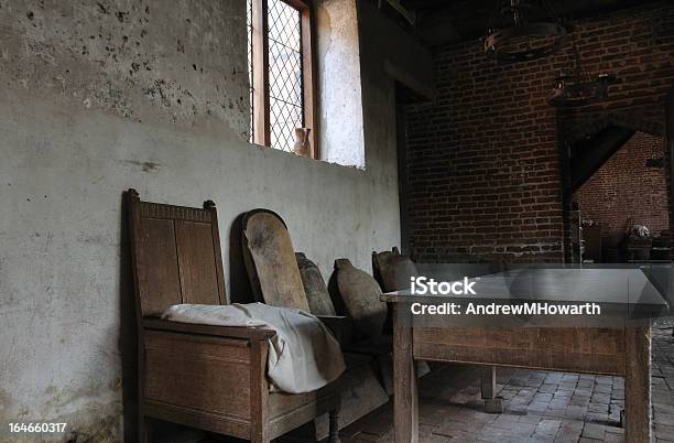 Foto de Asse Mesa E Cadeira Em Casa e mais fotos de stock de Estilo do século XVI - Estilo do século XVI, Interior, Mosteiro