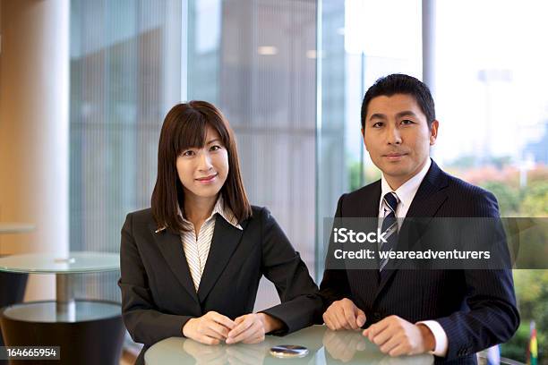 Foto de Equipe De Negócios Asiático e mais fotos de stock de Autoconfiança - Autoconfiança, Negócios, Terno