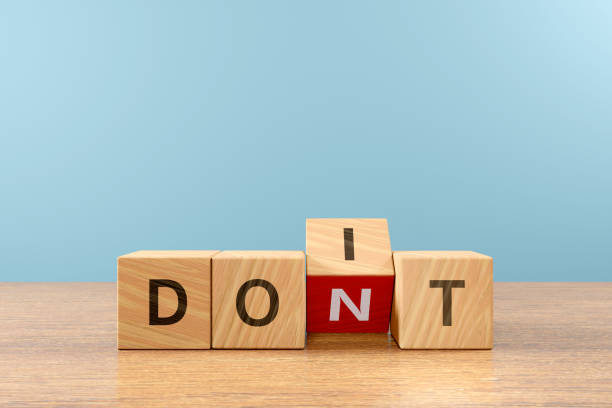 istock Wooden cube block flip over word DONT to DO IT on wood table, 3D render 1646675404