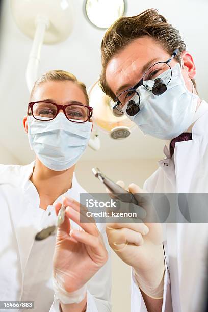 Behandlung Beim Zahnarzt Aus Der Perspektive Des Patienten Stockfoto und mehr Bilder von Blickwinkel-Aufnahme