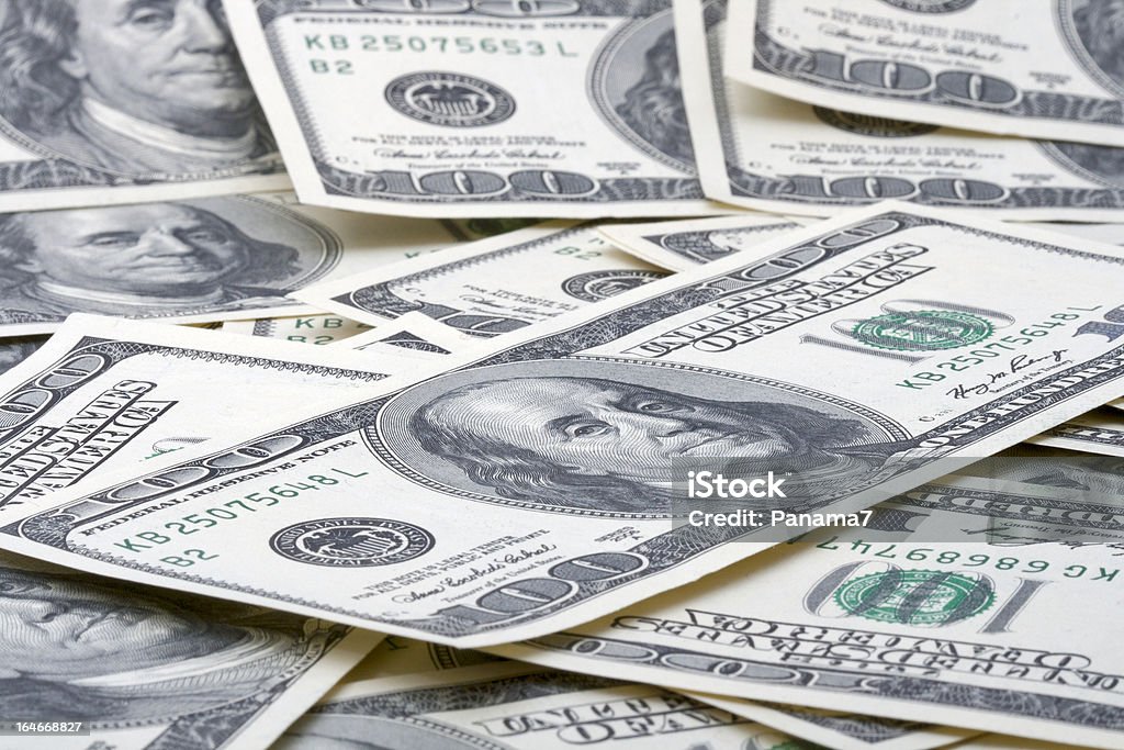 Dinero pila 100 dollar bills - Foto de stock de Abstracto libre de derechos
