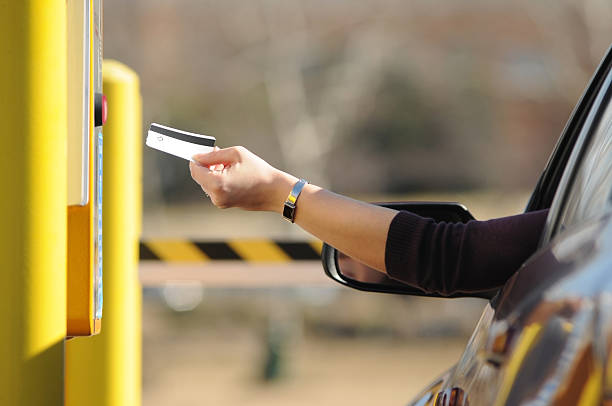 pagamento al park - toll booth foto e immagini stock