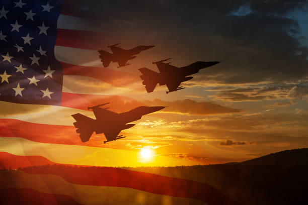 giornata dell'aeronautica militare. siluette di aerei sullo sfondo del tramonto. - army parade weapon military foto e immagini stock