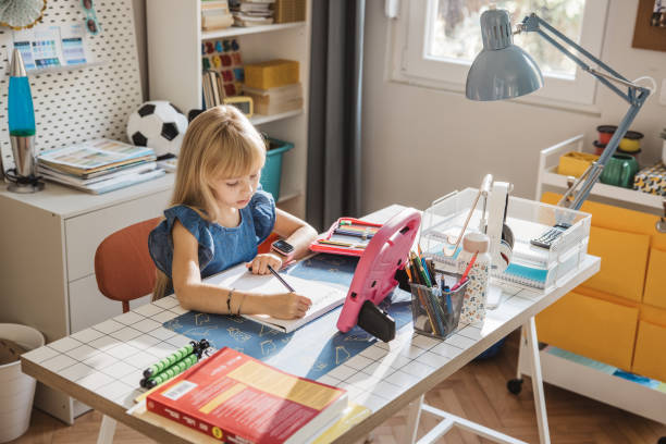 istock Schoolgirl studying at home 1647108023
