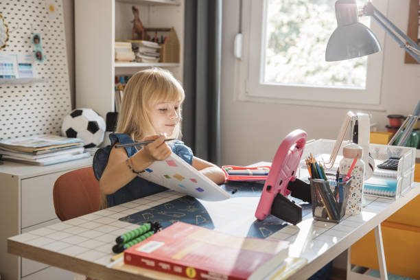istock Schoolgirl studying at home 1647108029