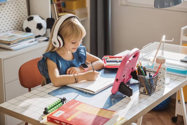 istock Schoolgirl studying at home 1647108036