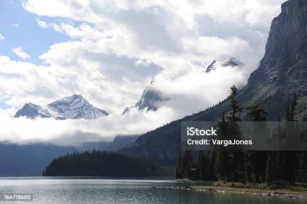 See Maligne Stockfoto und mehr Bilder von Baum - Baum, Berg, Dramatischer Himmel