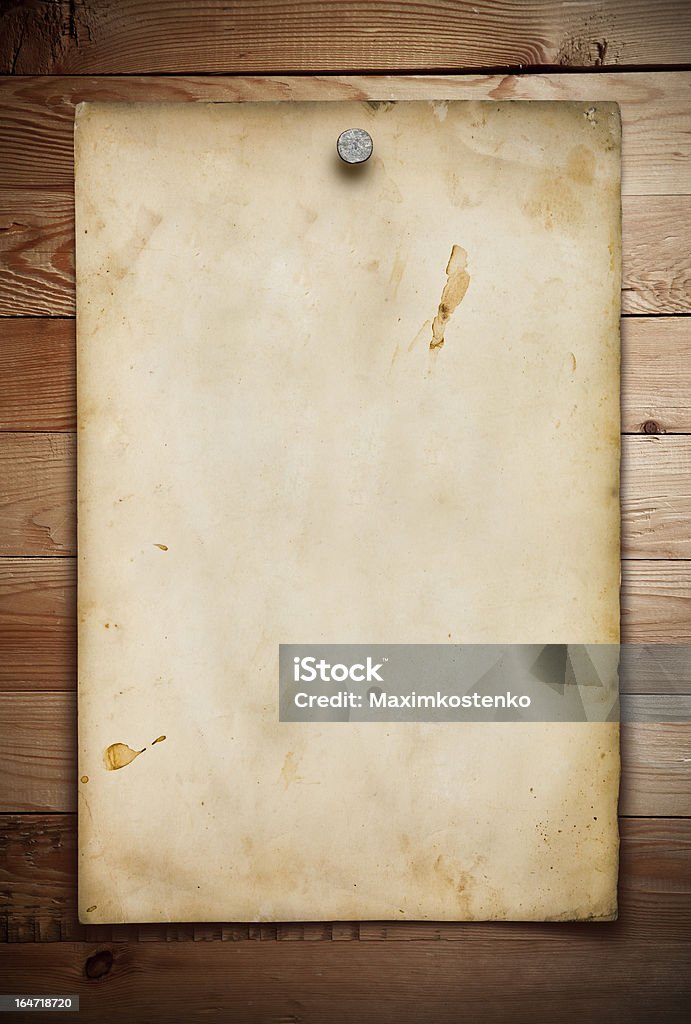 Stary papier na tle drewna - Zbiór zdjęć royalty-free (Tło)