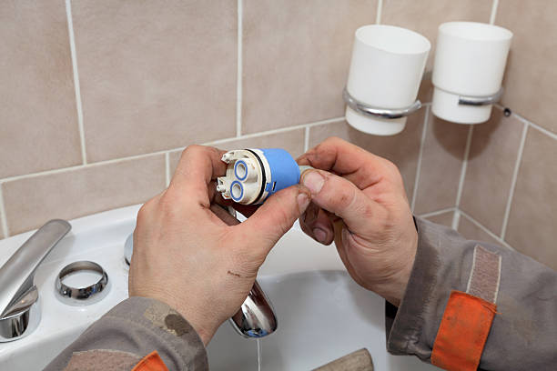 encanador - valve water pipe leaking faucet - fotografias e filmes do acervo