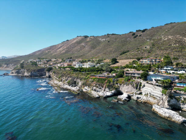 istock Luxury Homes and Condos 1647253516