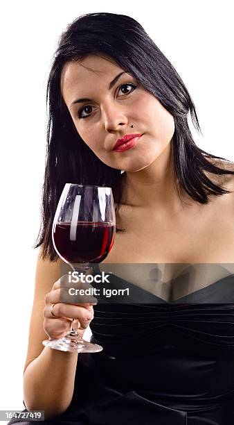 Joven Hermosa Mujer Con Vino Tinto Foto de stock y más banco de imágenes de Adulto - Adulto, Adulto joven, Bebida