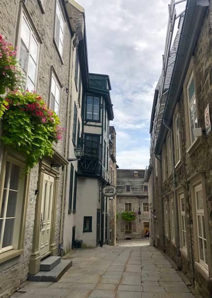istock Street Scene in Quebec City, Quebec 1647364742