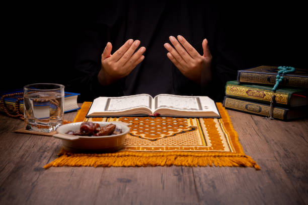 istock wait for the time of Iftar 1647415101