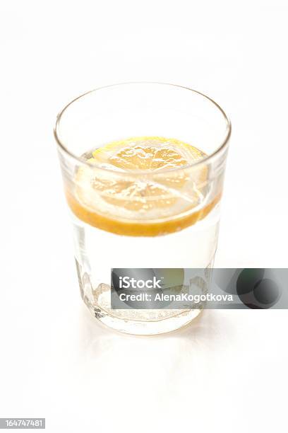Água Mineral Com Limão - Fotografias de stock e mais imagens de Alimentação Saudável - Alimentação Saudável, Amarelo, Bebida