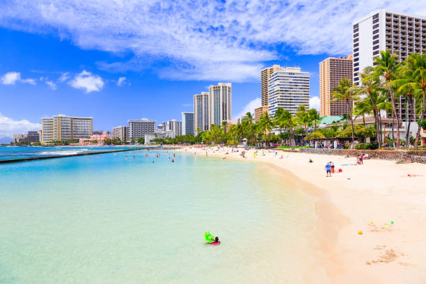 honolulu, hawaii. - waikiki beach foto e immagini stock