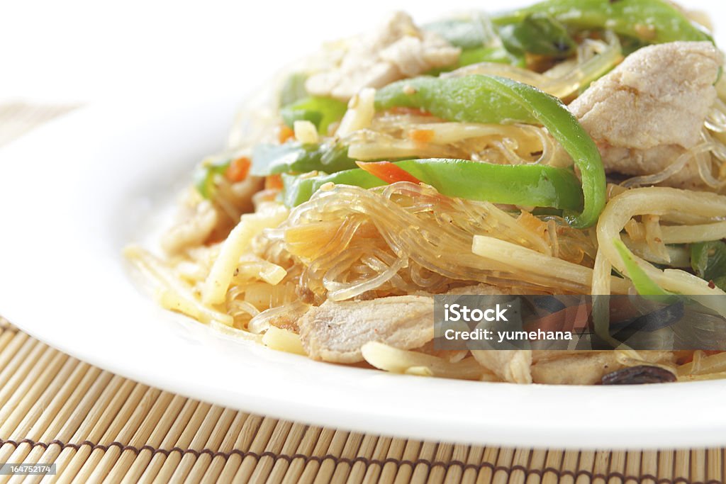 japchae, cocina coreana - Foto de stock de Aceite de sésamo libre de derechos