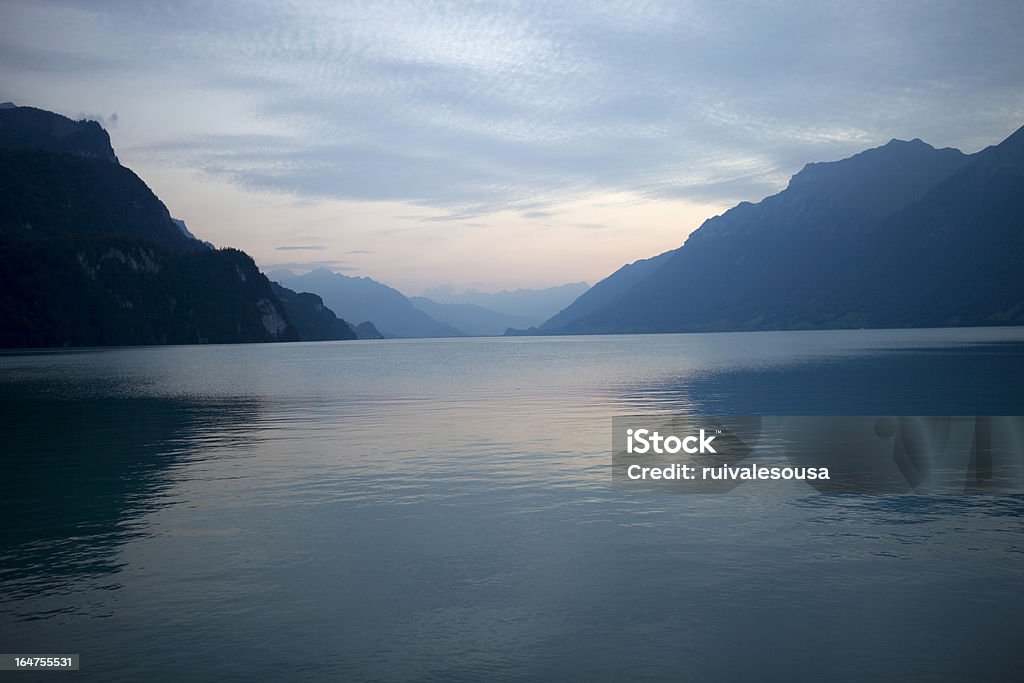 swiss Lago tramonto - Foto stock royalty-free di Alba - Crepuscolo