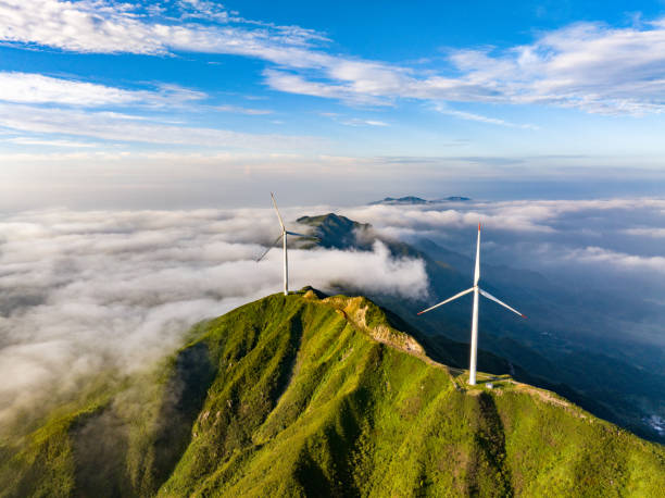 風力発電、雲、海の日の出 - scenics landscape windmill sunrise ストックフォトと画像