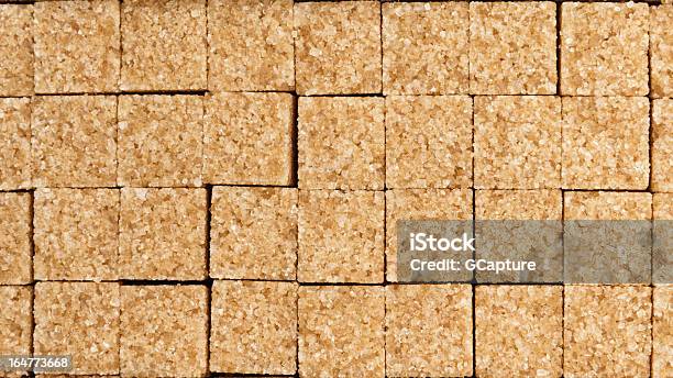 Açúcares De Cana Em Blocos - Fotografias de stock e mais imagens de Alimentação Saudável - Alimentação Saudável, Amarelo, Amontoar