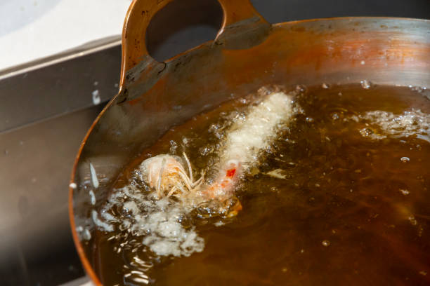 istock Fry the shrimp tempura 1647757359