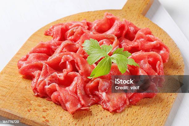 Carne De Carpaccio - Fotografias de stock e mais imagens de Carne de Vaca - Carne de Vaca, Cru, Antipasto