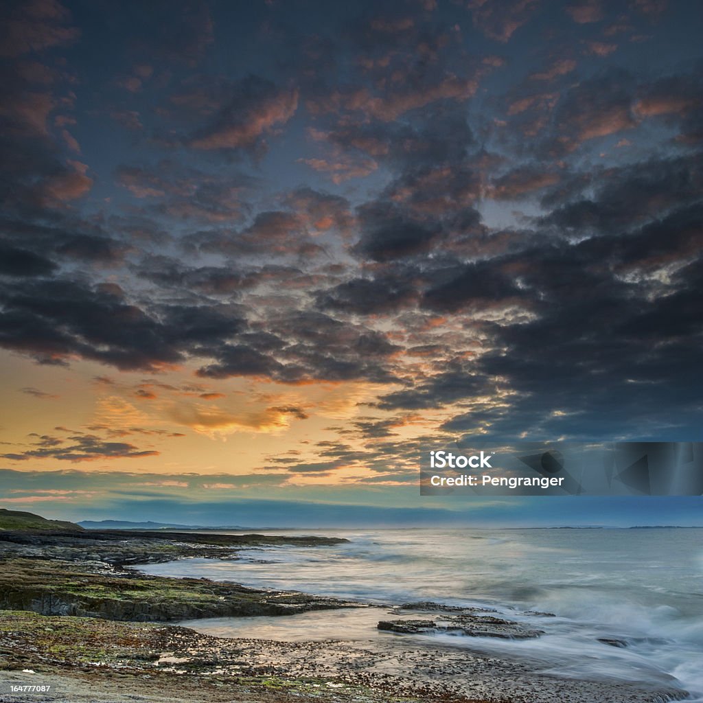 Zachód słońca nad plaży, Northumberland Bamburgh - Zbiór zdjęć royalty-free (2000-2009)