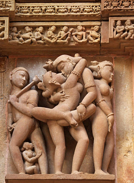 temple of love, khajuraho, indie - khajuraho india sexual activity temple zdjęcia i obrazy z banku zdjęć