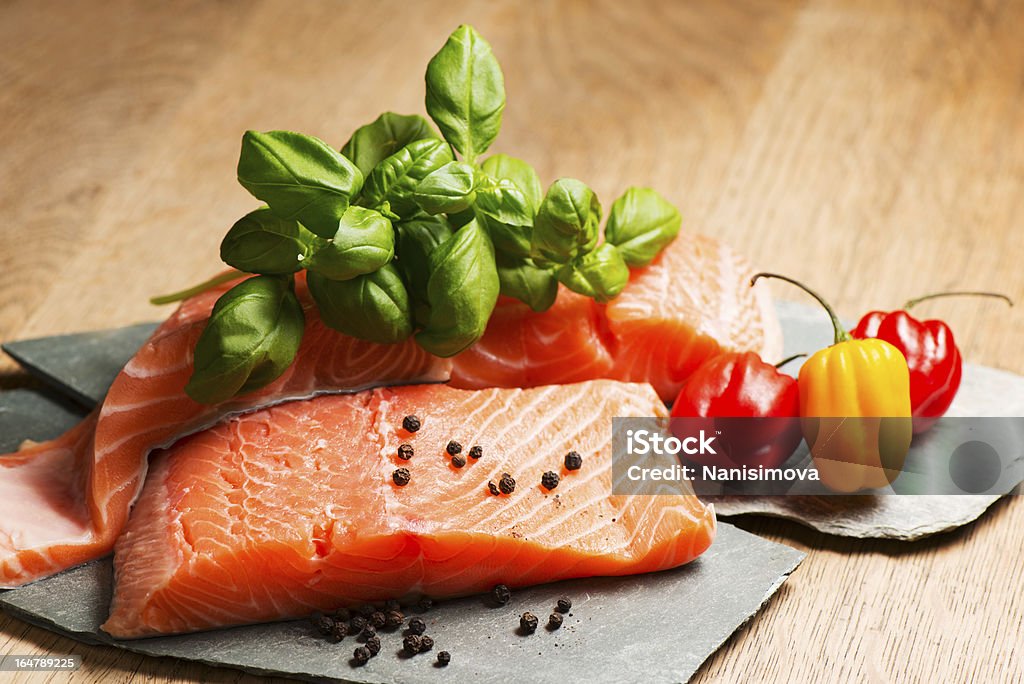 Filé de salmão pronto para cozinhar - Foto de stock de Alimentação Saudável royalty-free
