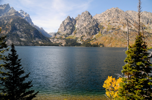 Jenny Lake located in Grand Teton National Park in the stater of Wyoming is a beautiful, picturesque, lake nestled in the Grand Teton mountain range.