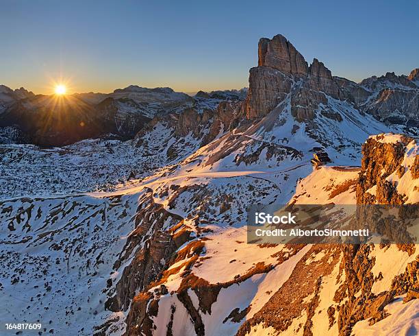 Foto de Tramonto Sulle Dolomiti e mais fotos de stock de Alpes europeus - Alpes europeus, Beleza natural - Natureza, Cena Não-urbana