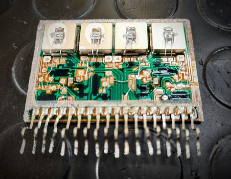 broken audio amplifier chip - inside view