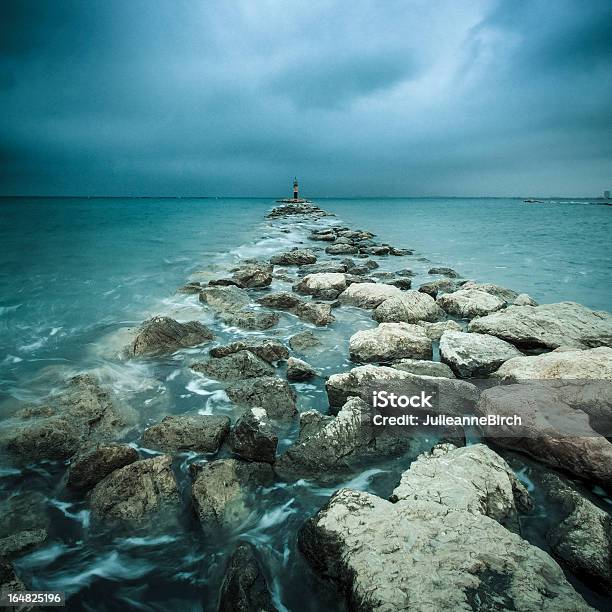 Foto de Storm Brewing e mais fotos de stock de Assustador - Assustador, Azul, Borrifo