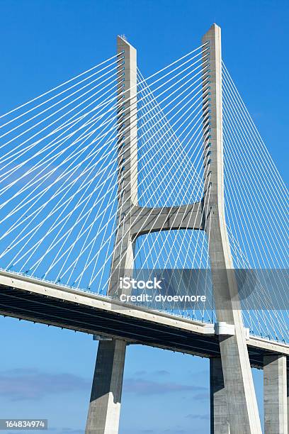 Moderne Brücke Führen Zu Einer Fragmentierung Stockfoto und mehr Bilder von Architektur - Architektur, Beton, Blau