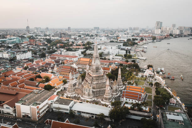 istock Wat Arun, Bangkok, Thailand 1648503245