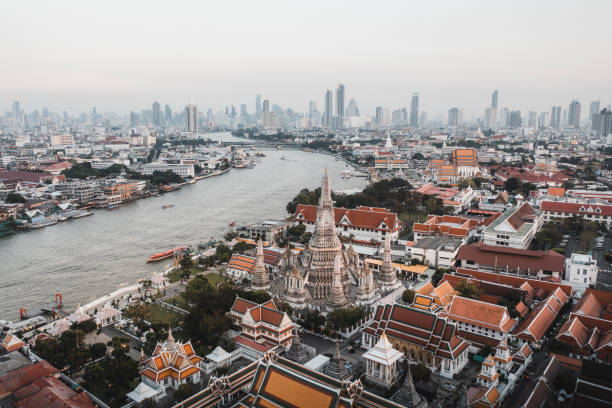istock Wat Arun, Bangkok, Thailand 1648507809