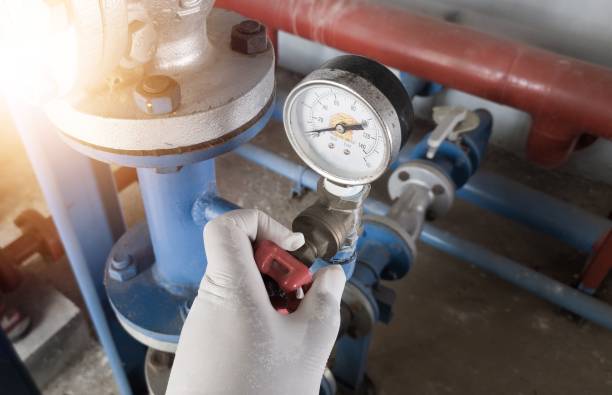 istock Checking the water pressure in the system for analysis by an engineer. 1648542675