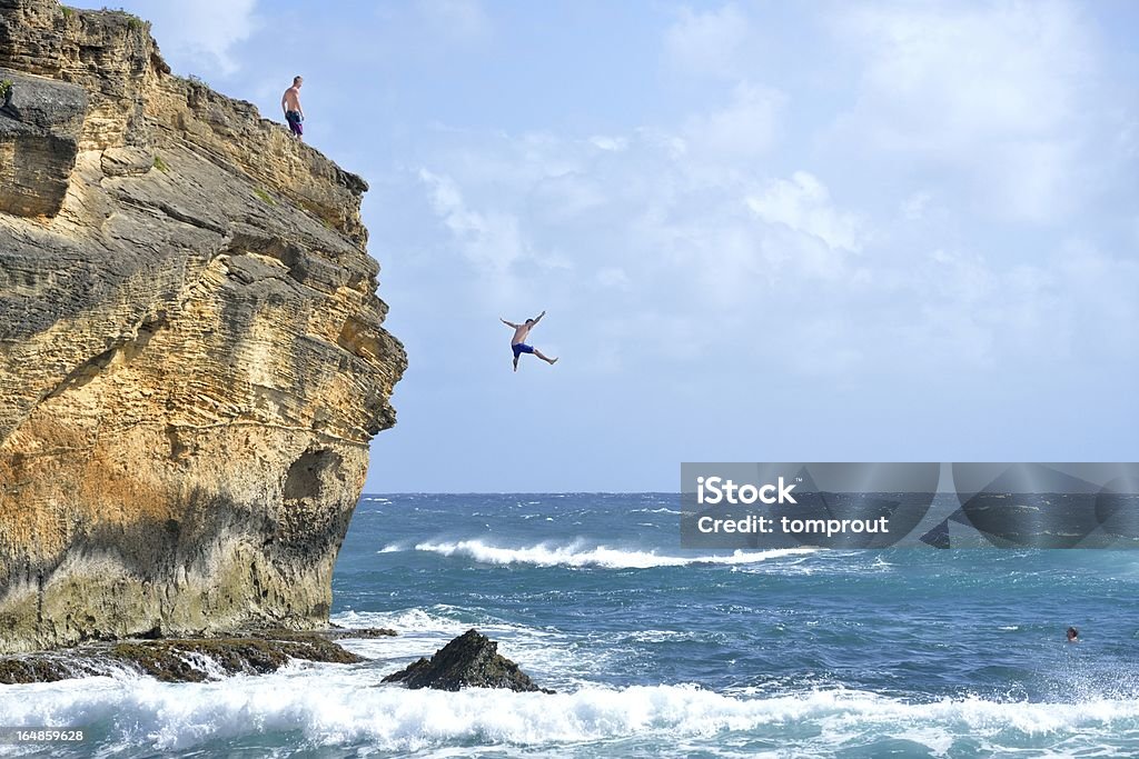Нырять со скалы в Кауаи, Гавайи, США - Стоковые фото Нырять со скалы роялти-фри