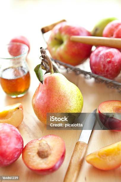 신선한 유기농 강렬한 향미는 자두 시큼한 Pears 및 사과들 0명에 대한 스톡 사진 및 기타 이미지 - 0명, 과일, 과일 상자