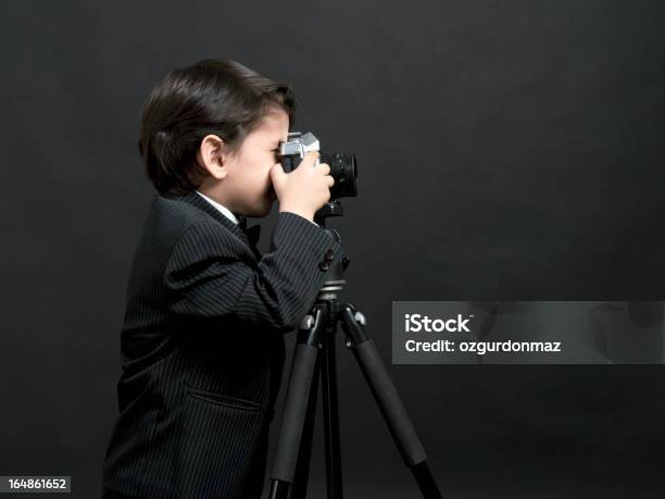 Mały Chłopiec Fotograf - zdjęcia stockowe i więcej obrazów 4 - 5 lat - 4 - 5 lat, Aparat fotograficzny, Chłopcy