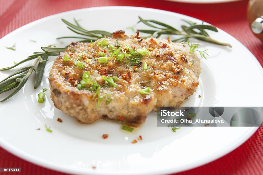 Grillowany żywności-kawałek mięsa wieprzowego - Zbiór zdjęć royalty-free (Bez ludzi)