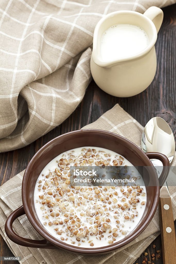 Grano saraceno con latte - Foto stock royalty-free di Alimentazione sana