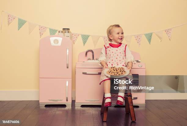 Piccola Cucina Divertimento - Fotografie stock e altre immagini di 1950-1959 - 1950-1959, Camera, Madre casalinga