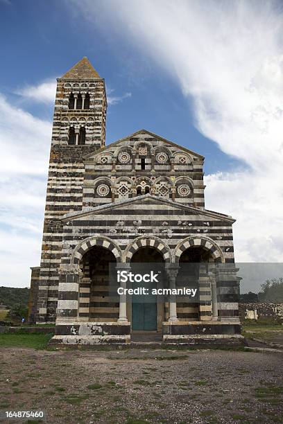 Santissima Trinità Di Saccargia Sardenha Itália - Fotografias de stock e mais imagens de Ao Ar Livre - Ao Ar Livre, Basalto, Basílica