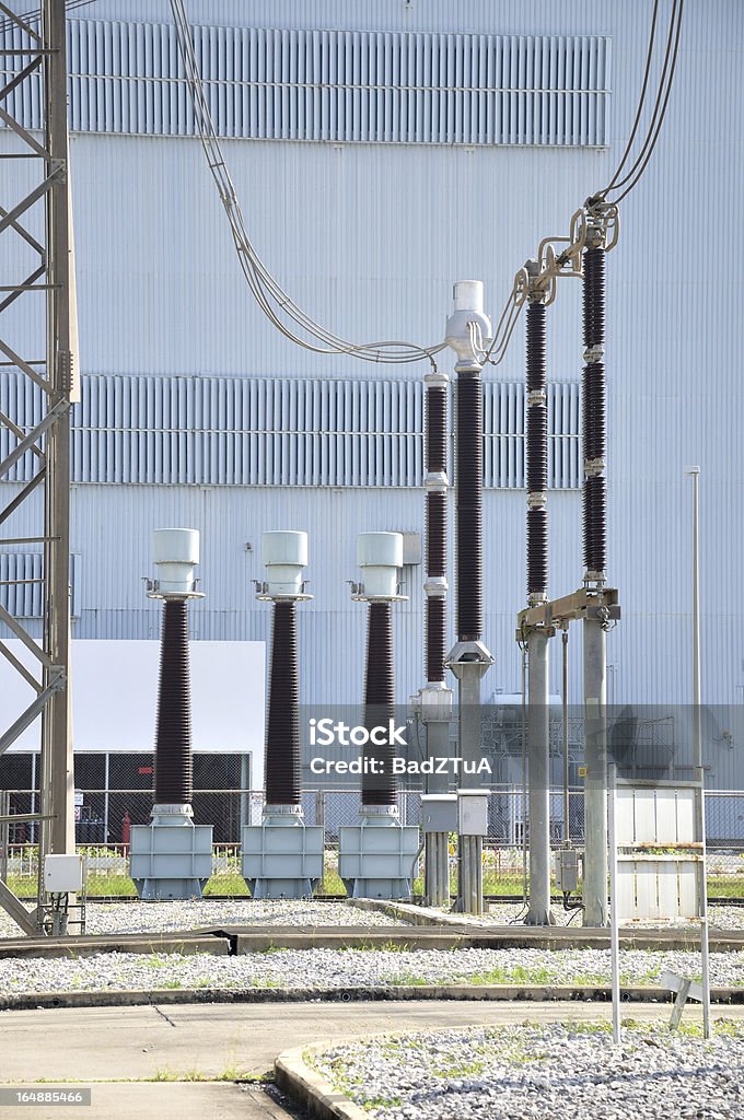 Dispone di attrezzature elettriche in switchyard a powerplant. - Foto stock royalty-free di Acciaio