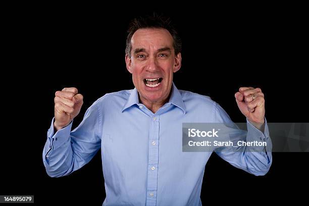 Enojado Gritando Hombre De Negocios Estrechándose Fists Foto de stock y más banco de imágenes de Actitud