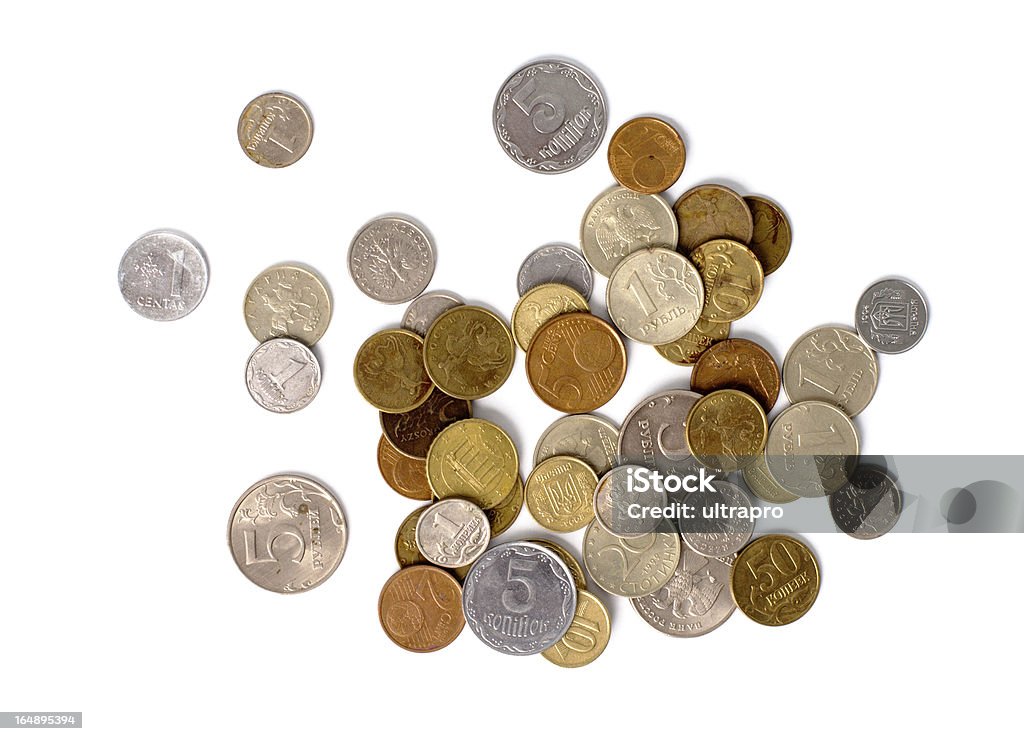 Monedas dispersada sobre fondo blanco - Foto de stock de Acero libre de derechos