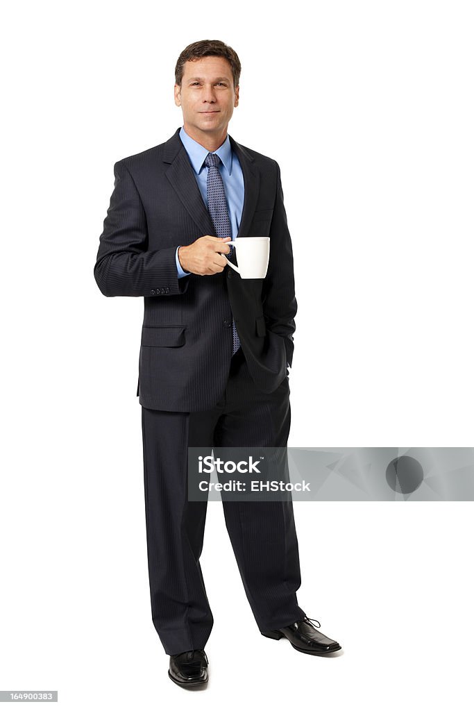 Uomo d'affari con una tazza di caffè isolato su sfondo bianco - Foto stock royalty-free di Agente di cambio