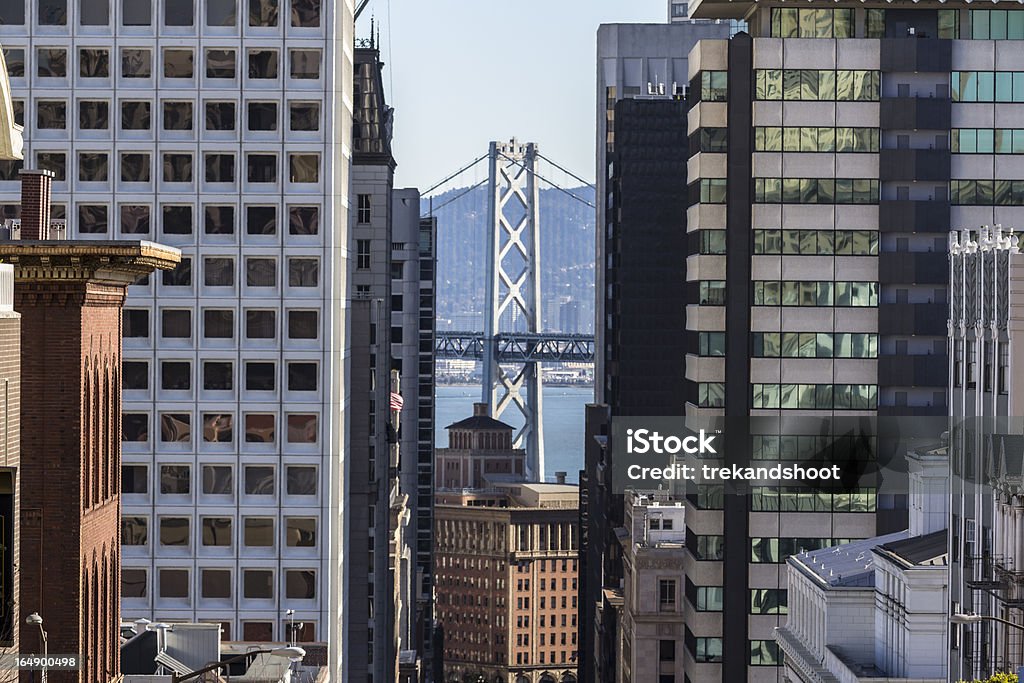 Tours de San Francisco et le Bay Bridge - Photo de Architecture libre de droits