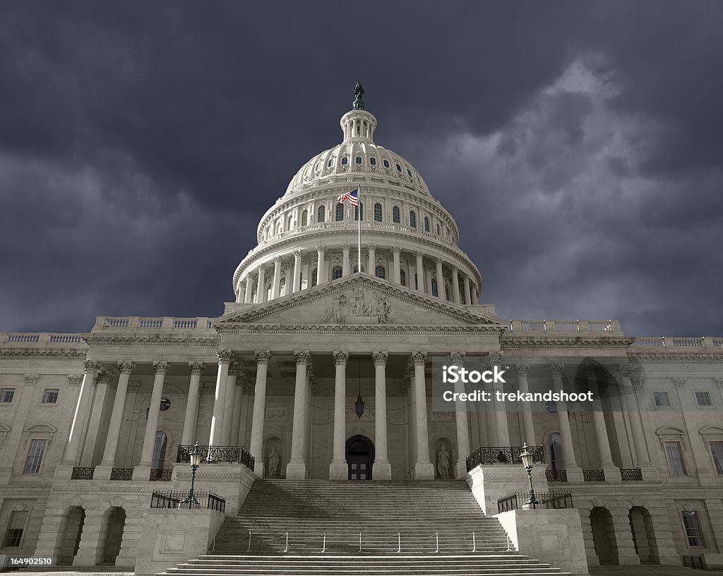 Escuro céu sobre os Estados Unidos, Capitol - Foto de stock de Capitólio - Capitol Hill royalty-free