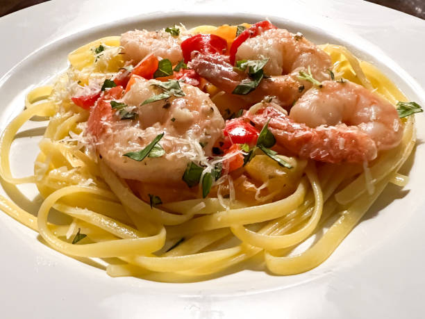 istock Shrimp scampi over pasta 1649083800